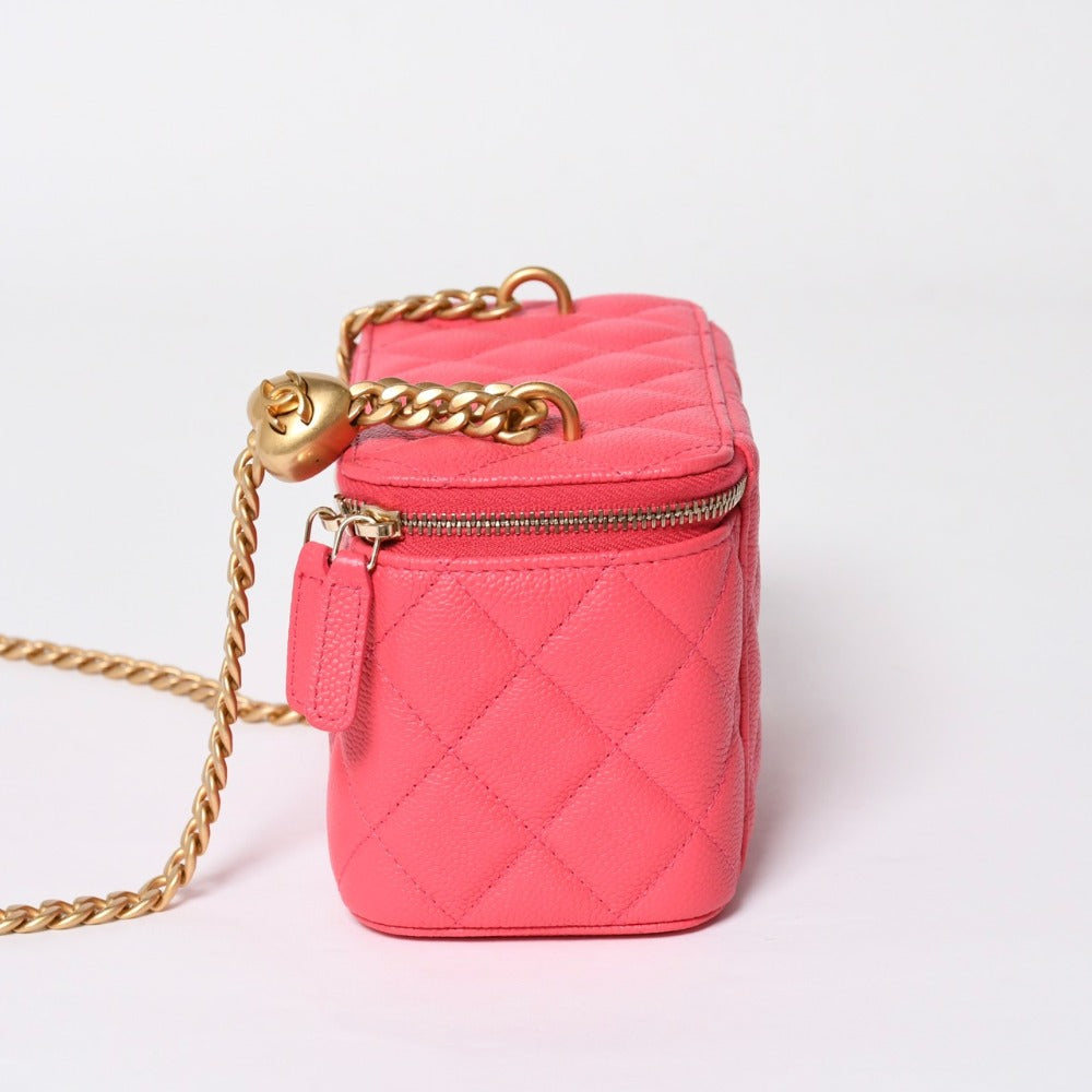 CHANEL シャネル マトラッセ キャビアスキン スモール バニティケース AP3204 ピンク ランダム番台 キャビアスキン 化粧バッグ ゴールド金具 美品 中古 4a007807