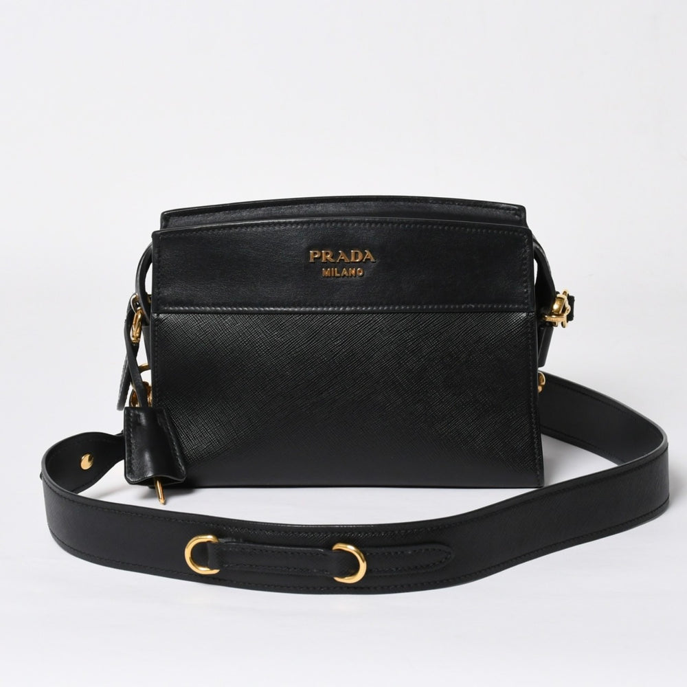 極美品 PRADA プラダ サフィアーノ Shoulder Bag ショルダーバッグ バッグ ブラック ゴールド金具 レザー 中古 4a007784