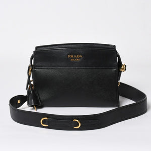 極美品 PRADA プラダ サフィアーノ Shoulder Bag ショルダーバッグ バッグ ブラック ゴールド金具 レザー 中古 4a007784