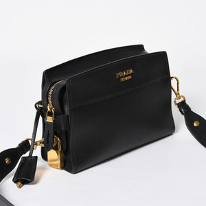 極美品 PRADA プラダ サフィアーノ Shoulder Bag ショルダーバッグ バッグ ブラック ゴールド金具 レザー 中古 4a007784