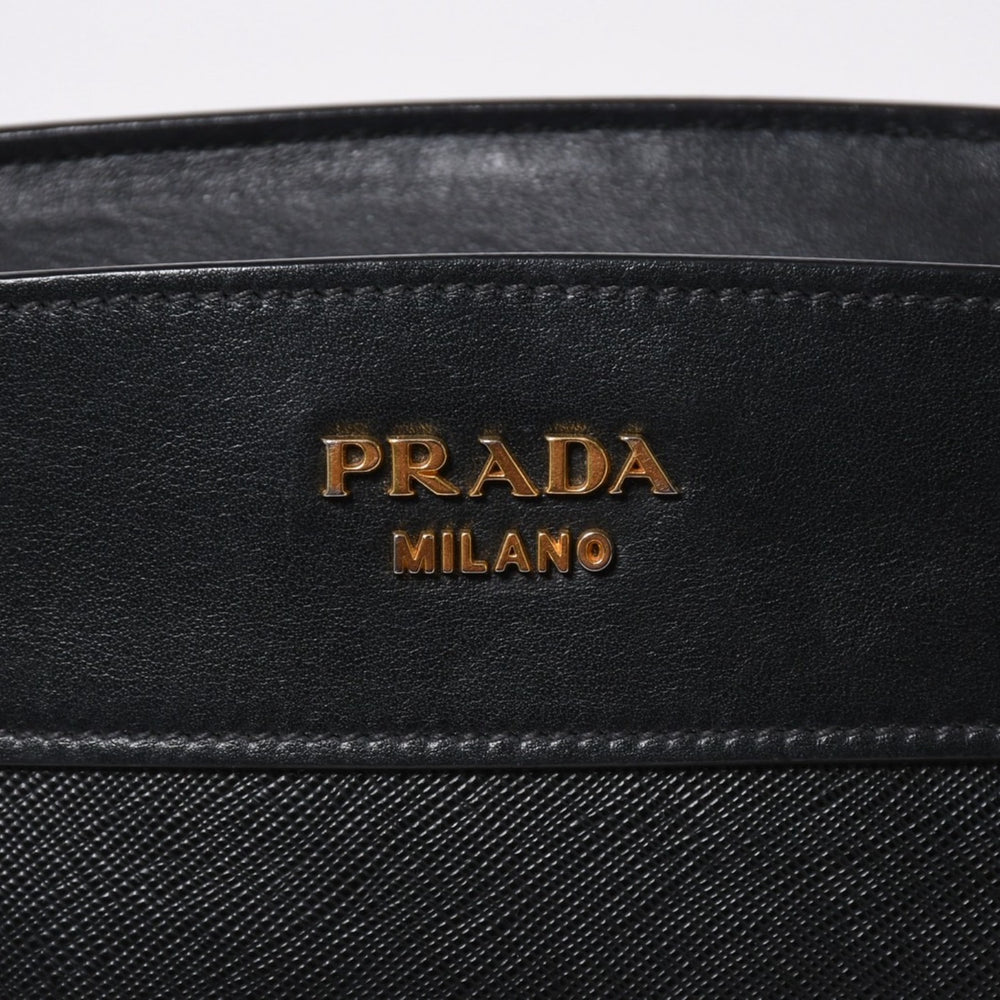 Very Good Condition PRADA Saffiano Shoulder Bag Shoulder Bag Black Gold Hardware Leather Used 4a007784