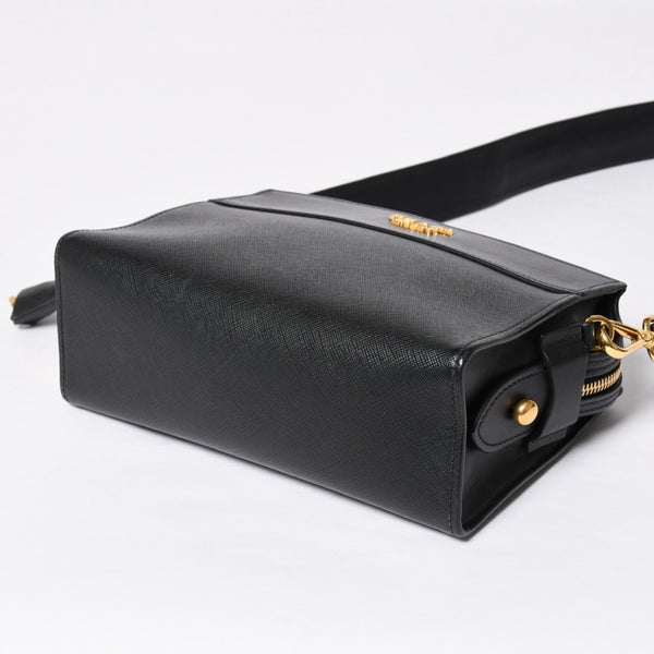 極美品 PRADA プラダ サフィアーノ Shoulder Bag ショルダーバッグ バッグ ブラック ゴールド金具 レザー 中古 4a007784