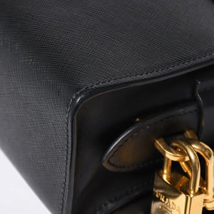 極美品 PRADA プラダ サフィアーノ Shoulder Bag ショルダーバッグ バッグ ブラック ゴールド金具 レザー 中古 4a007784