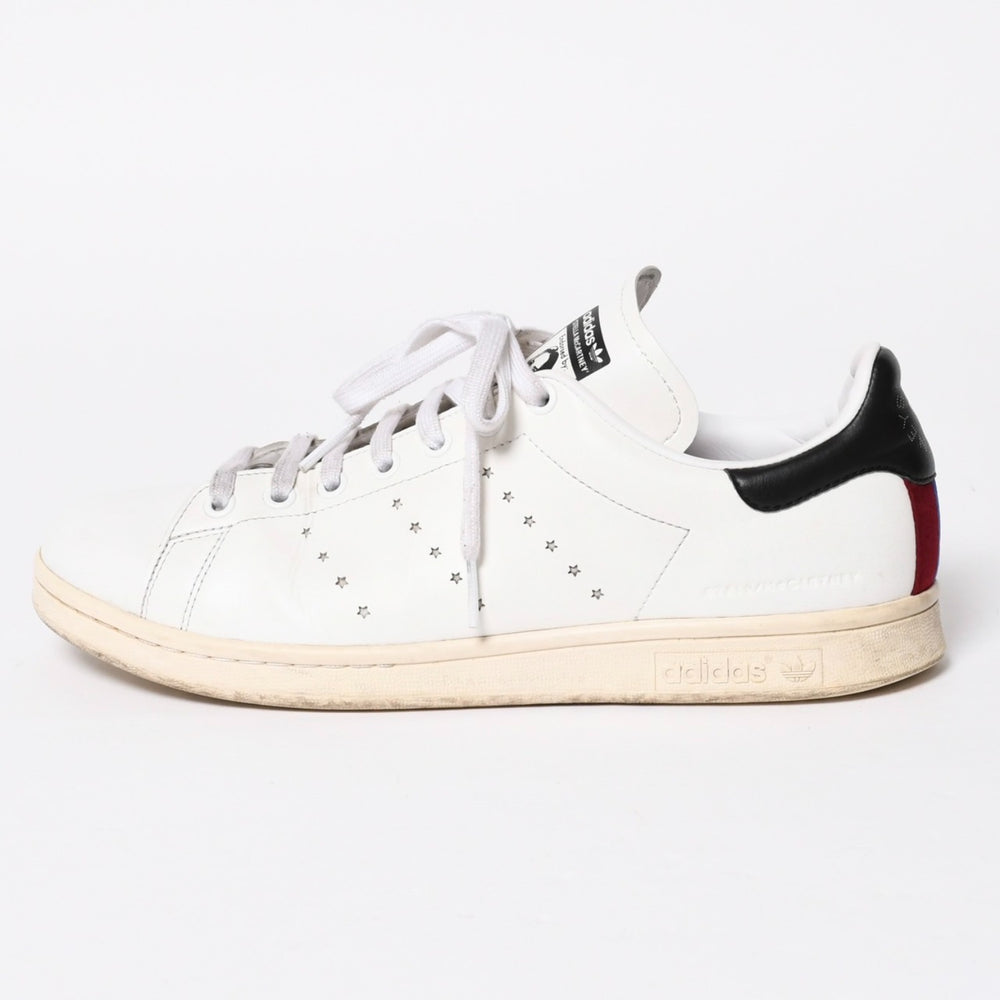 ADIDAS Stan Smith sneakers, Stella McCartney design, size 10 (28.0cm), white, blue, wine red, vegetarian leather, good condition, pre-owned. (Item number: 4a007846)
