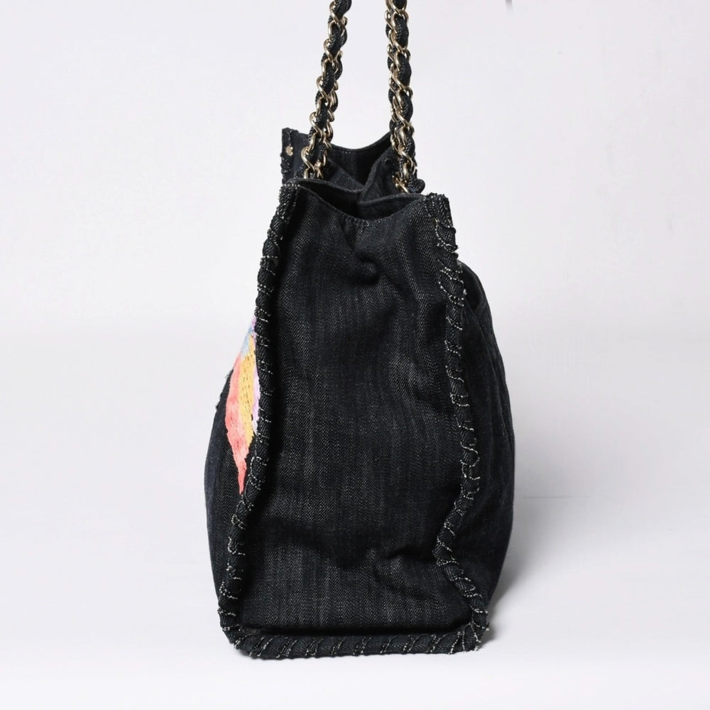 極美品 CHANEL シャネル チェーントートバッグ A31932 10番台 夜間飛行 刺繍 ココマーク デニム エンブロイダリー 中古 4a007858
