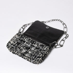 極美品 CHANEL シャネル ワンショルダーバッグ 8番台 ココマーク ツイード スパンデックス ブラック ホワイト シルバー金具 中古 4a007783