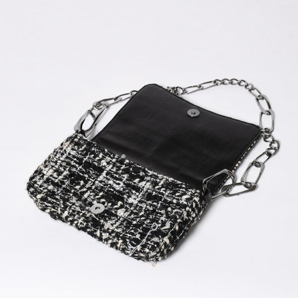 極美品 CHANEL シャネル ワンショルダーバッグ 8番台 ココマーク ツイード スパンデックス ブラック ホワイト シルバー金具 中古 4a007783