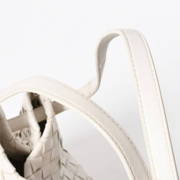 極美品 BOTTEGA VENETA ボッテガヴェネタ ハンドバッグ イントレチャート ホワイト ゴールド金具 レザー B08716912H 中古 4a007864