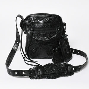 極美品 BALENCIAGA バレンシアガ ル カゴール ショルダーバッグ 719065 レザー ブラック 現行 中古 4a008218