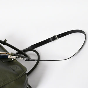 新品同様品 LOEWE ロエベ アマゾナ 44 アナグラム Amazona 44 Anagram ハンドバッグ カーキ 061506 中古 4a008224