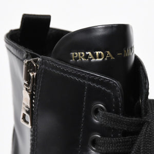 極美品 PRADA プラダ サイドジップ レースアップコンバットブーツ ブラック レザー キャップトゥ サイズ37(23.5cm) シルバー金具 中古 4a007755