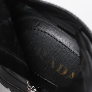 極美品 PRADA プラダ サイドジップ レースアップコンバットブーツ ブラック レザー キャップトゥ サイズ37(23.5cm) シルバー金具 中古 4a007755
