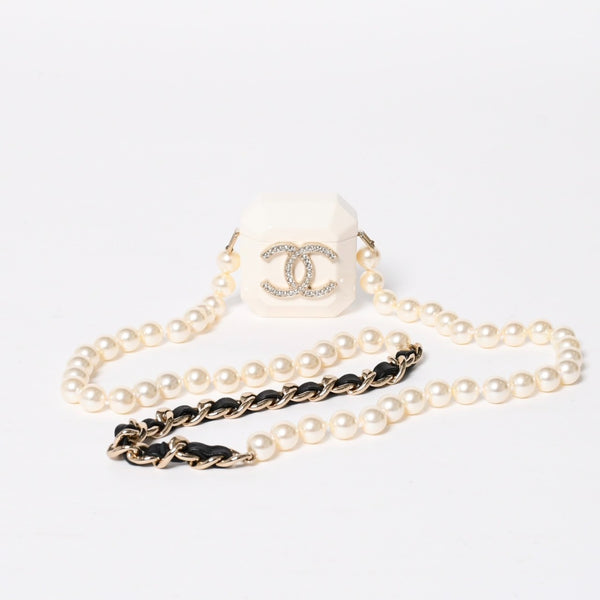 極美品 CHANEL シャネル AirPodsケース ネックレス ココマーク ストラス メタル ラムスキン レジン パール ホワイト ゴールド金具 中古 4a008378