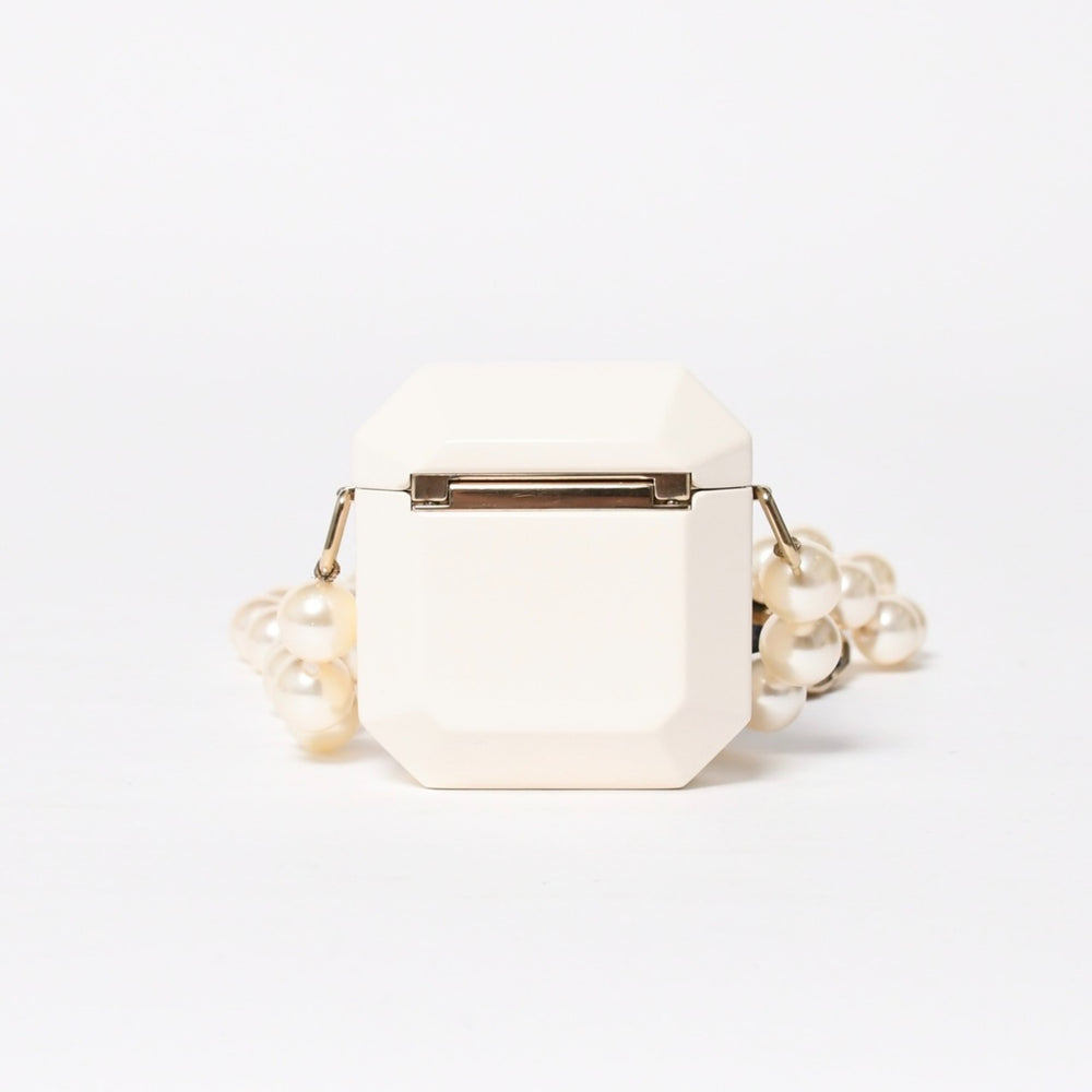 Very good condition CHANEL AirPods case necklace here mark strass metal lambskin resin pearl white gold hardware used 4a008378