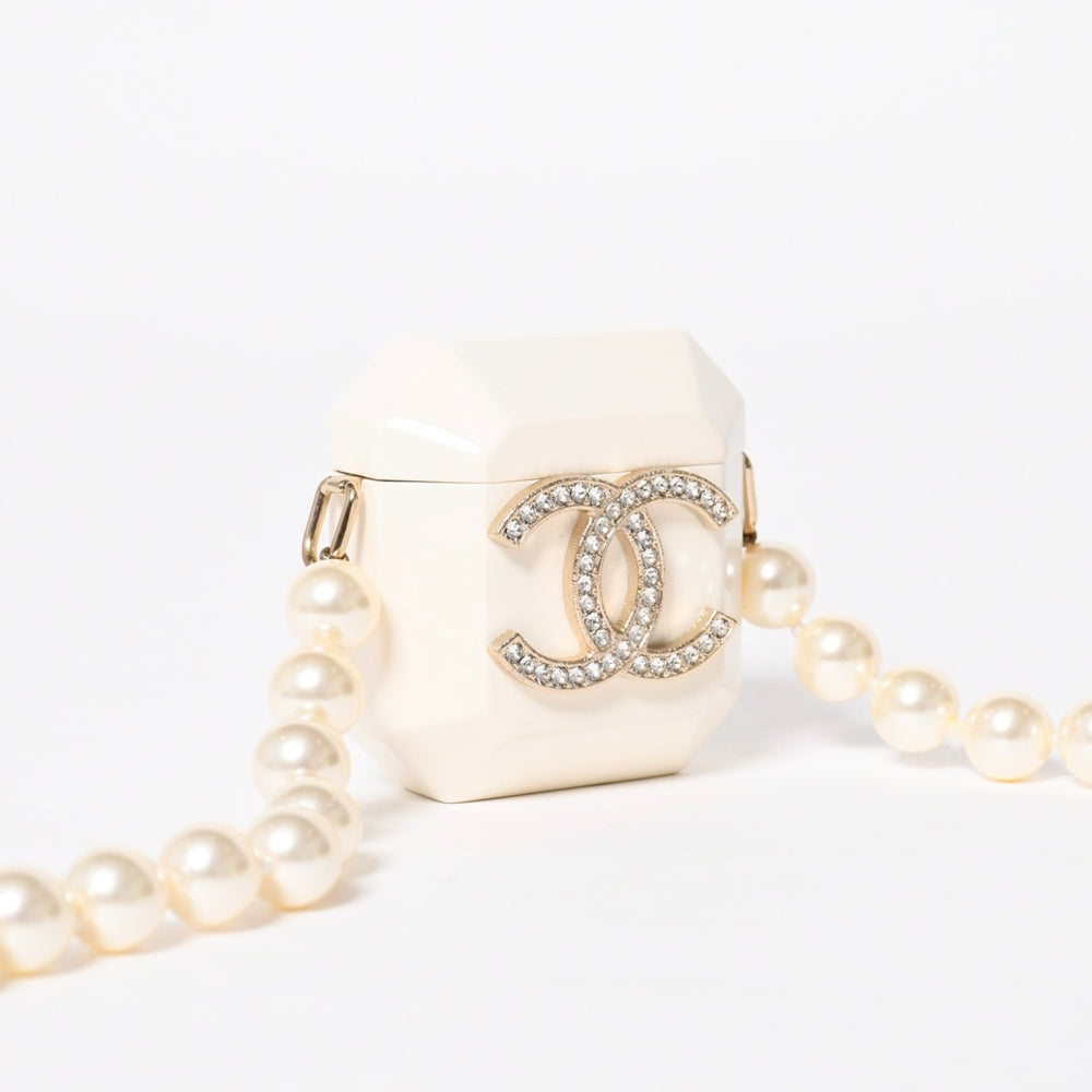 Very good condition CHANEL AirPods case necklace here mark strass metal lambskin resin pearl white gold hardware used 4a008378