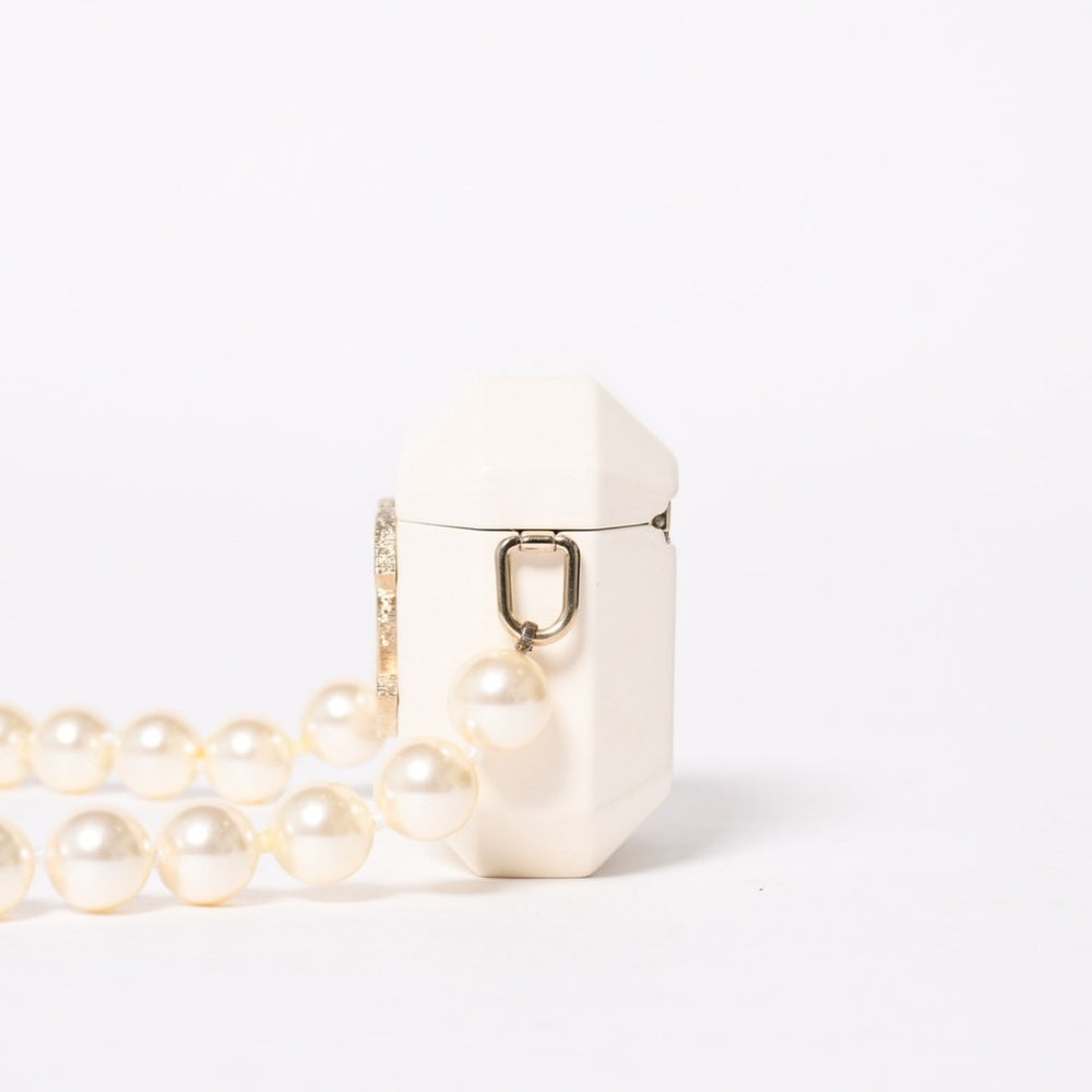 Very good condition CHANEL AirPods case necklace here mark strass metal lambskin resin pearl white gold hardware used 4a008378