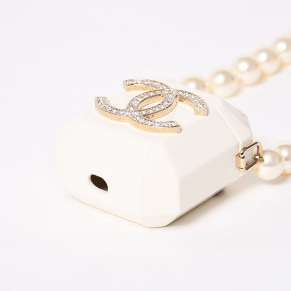 極美品 CHANEL シャネル AirPodsケース ネックレス ココマーク ストラス メタル ラムスキン レジン パール ホワイト ゴールド金具 中古 4a008378