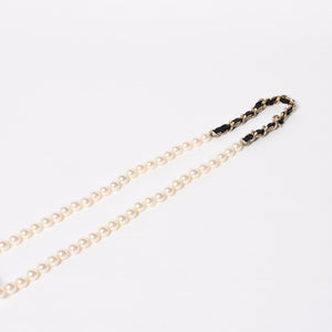 極美品 CHANEL シャネル AirPodsケース ネックレス ココマーク ストラス メタル ラムスキン レジン パール ホワイト ゴールド金具 中古 4a008378