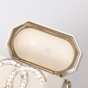 極美品 CHANEL シャネル AirPodsケース ネックレス ココマーク ストラス メタル ラムスキン レジン パール ホワイト ゴールド金具 中古 4a008378