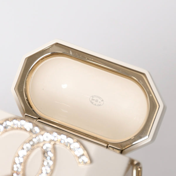 極美品 CHANEL シャネル AirPodsケース ネックレス ココマーク ストラス メタル ラムスキン レジン パール ホワイト ゴールド金具 中古 4a008378