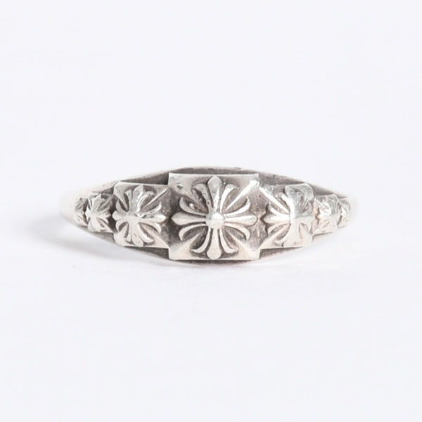 極美品 CHROME HEARTS クロムハーツ TINY PYRAMID RING タイニーピラミッド リング CHプラス 重量約2.13g サイズ8.5号 中古 4a008206