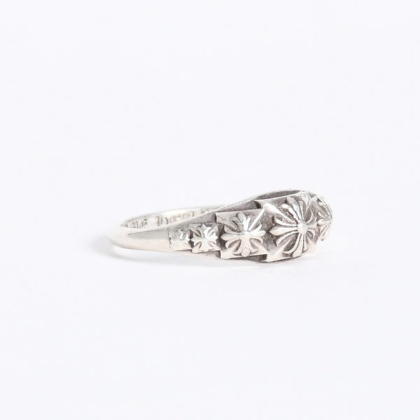 極美品 CHROME HEARTS クロムハーツ TINY PYRAMID RING タイニーピラミッド リング CHプラス 重量約2.13g サイズ8.5号 中古 4a008206