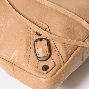 極美品 BALENCIAGA バレンシアガ クラシック クロスボディバッグ 528147 カーフレザー ベージュ アンティークゴールド金具 中古 4a007966