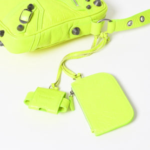 極美品 BALENCIAGA バレンシアガ ルカゴールXS ショルダーバッグ 719065 ネオンイエロー ラムスキン シルバー金具 中古 4a007862