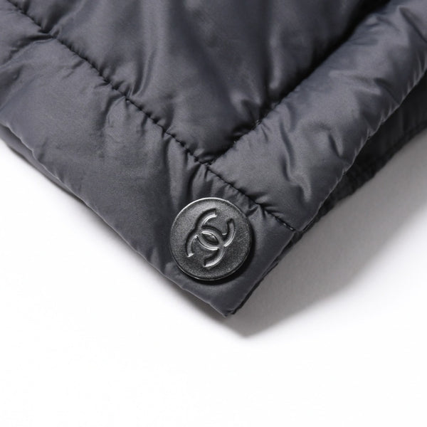 極美品 CHANEL シャネル ダウンジャケット P57125V43070 サイズ36 ココマーク レディース ナイロン ネイビー系 中古 4a007549