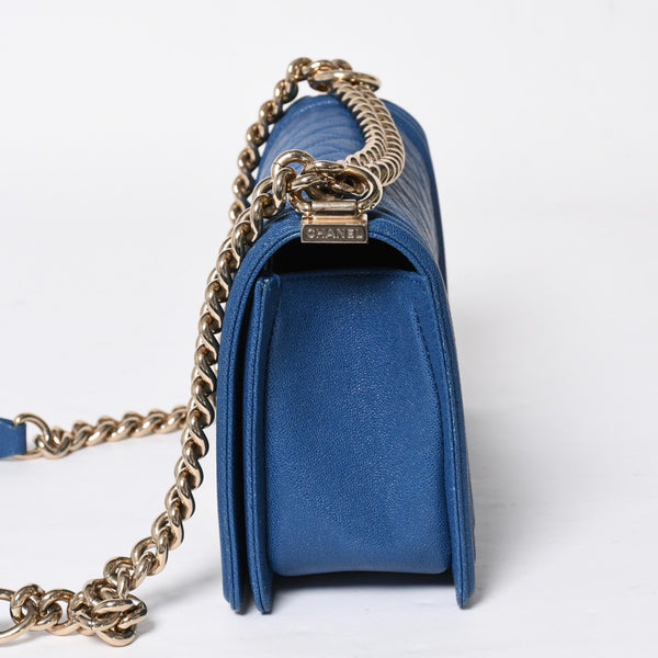 極美品 CHANEL シャネル ボーイシャネル 25 チェーンショルダーバッグ 27番台 ココマーク キャビアスキン ブルー 中古 4a007811