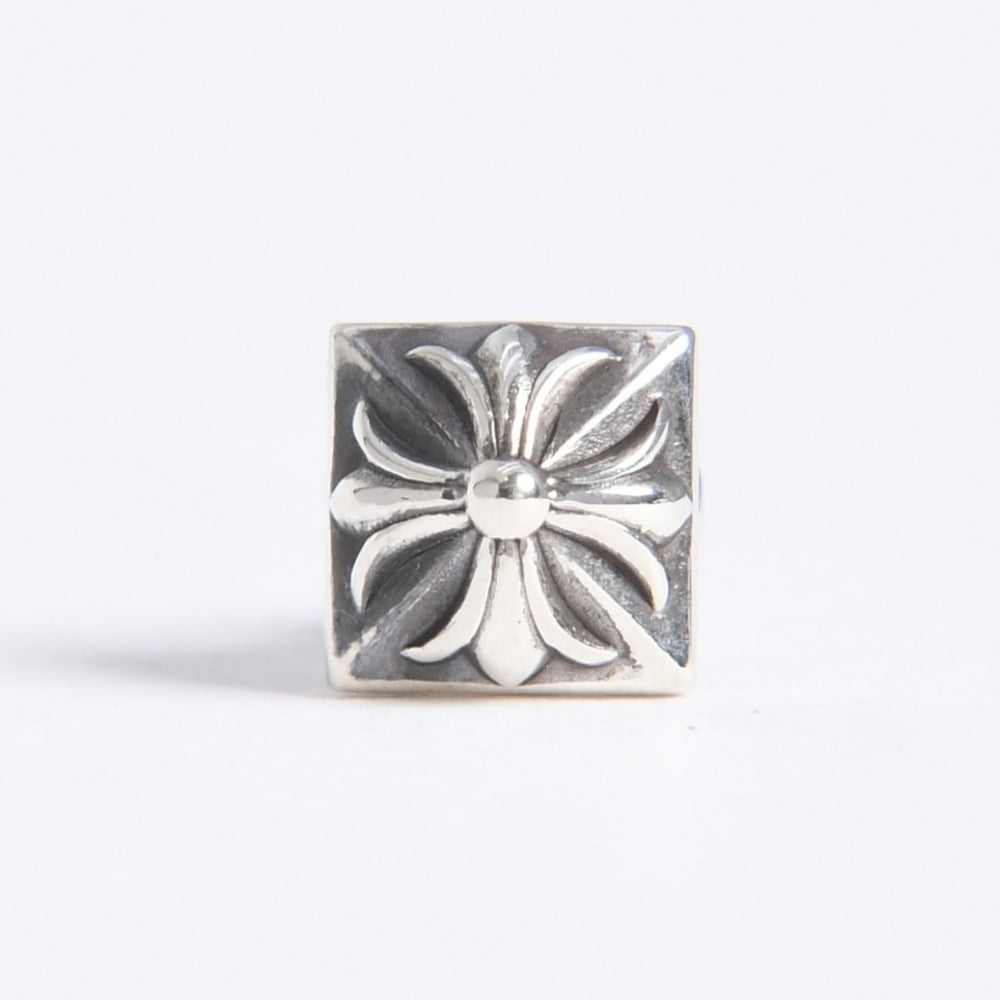 新品未使用 CHROME HEARTS クロムハーツ STUD PYRAMID PLS ピラミッド スタッドピアス 重量約0.93g 片耳用 シルバー925 中古 4a007947