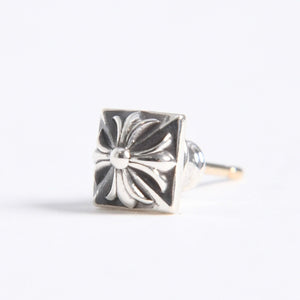 新品未使用 CHROME HEARTS クロムハーツ STUD PYRAMID PLS ピラミッド スタッドピアス 重量約0.93g 片耳用 シルバー925 中古 4a007947