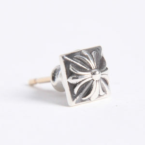 新品未使用 CHROME HEARTS クロムハーツ STUD PYRAMID PLS ピラミッド スタッドピアス 重量約0.93g 片耳用 シルバー925 中古 4a007947