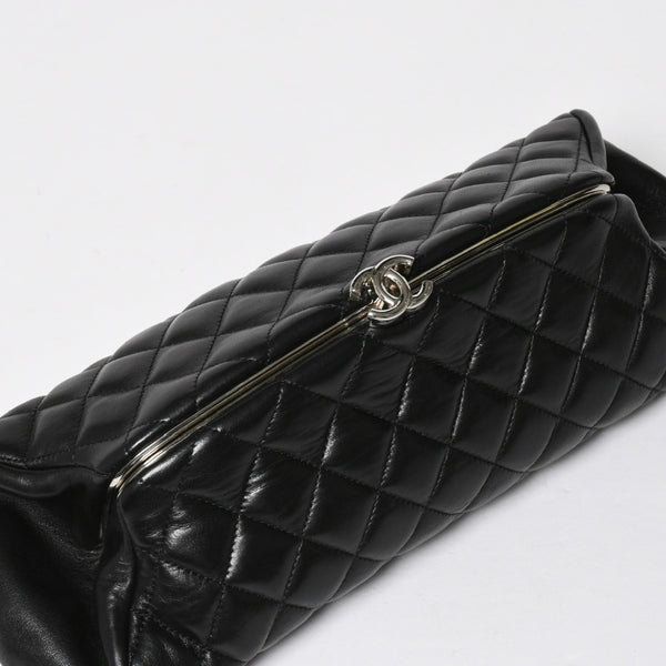 Very Good Condition CHANEL Clutch Bag Matelasse Black Lambskin Silver Hardware No. 13 Used 4a008197