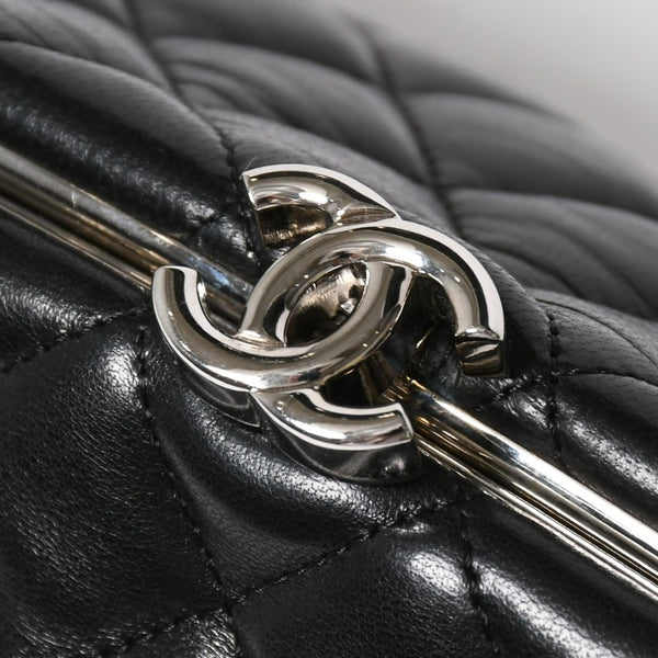 Very Good Condition CHANEL Clutch Bag Matelasse Black Lambskin Silver Hardware No. 13 Used 4a008197