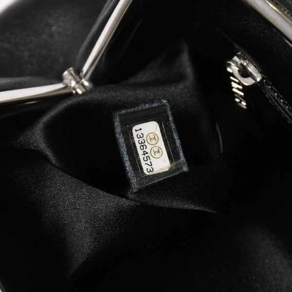 Very Good Condition CHANEL Clutch Bag Matelasse Black Lambskin Silver Hardware No. 13 Used 4a008197
