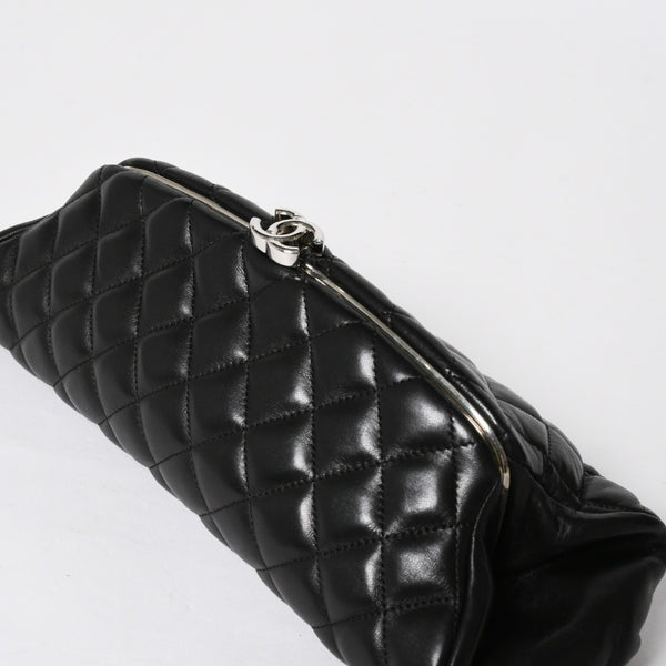 Very Good Condition CHANEL Clutch Bag Matelasse Black Lambskin Silver Hardware No. 13 Used 4a008197