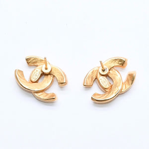 極美品 CHANEL シャネル ココマーク ピアス 重量約3.99g 00T刻印 GP メタル ゴールド アイボリー 両耳用 中古 4a007104