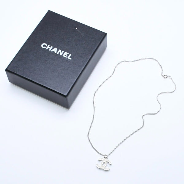 極美品 CHANEL シャネル ココマーク ネックレス 重量約5.77g 05V刻印 GP メタル ラインストーン 全長約43.0cm 中古 4a007105