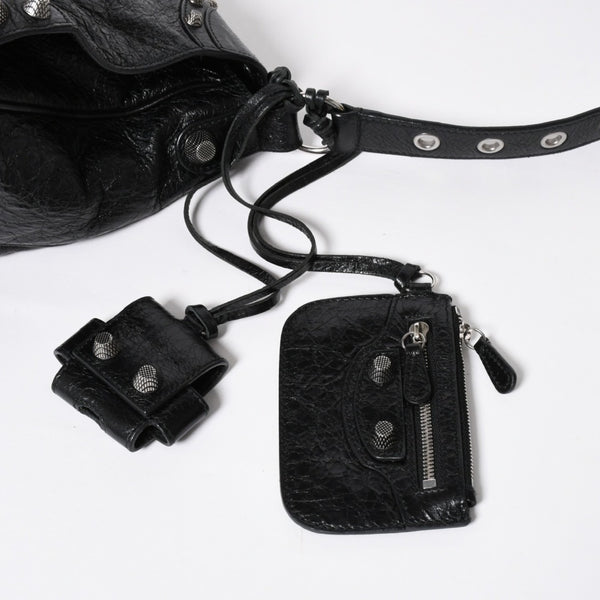 極美品 BALENCIAGA バレンシアガ ル カゴール ミディアム 719093 ショルダーバッグ バッグ ブラック シルバー金具 中古 4a008220