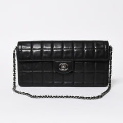 極美品 CHANEL シャネル イーストウエスト チェーンショルダーバッグ 6番台 ココマーク チョコバー ラムスキン ブラック 中古 4a008247