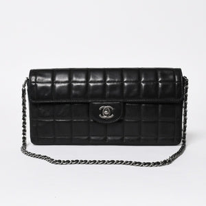 極美品 CHANEL シャネル イーストウエスト チェーンショルダーバッグ 6番台 ココマーク チョコバー ラムスキン ブラック 中古 4a008247