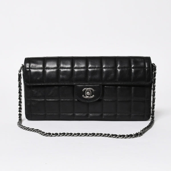 極美品 CHANEL シャネル イーストウエスト チェーンショルダーバッグ 6番台 ココマーク チョコバー ラムスキン ブラック 中古 4a008247