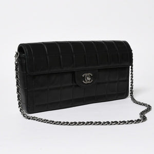 極美品 CHANEL シャネル イーストウエスト チェーンショルダーバッグ 6番台 ココマーク チョコバー ラムスキン ブラック 中古 4a008247