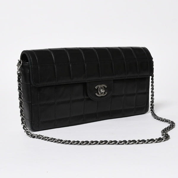 極美品 CHANEL シャネル イーストウエスト チェーンショルダーバッグ 6番台 ココマーク チョコバー ラムスキン ブラック 中古 4a008247