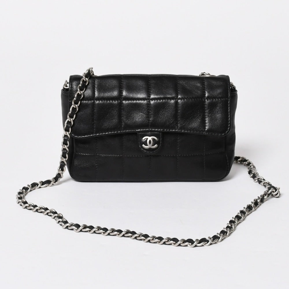 Very Good Condition CHANEL Chocolate Bar Chain Shoulder Bag A2000 6th Series Coco Mark Lambskin Black Silver Hardware Used 4a008248
