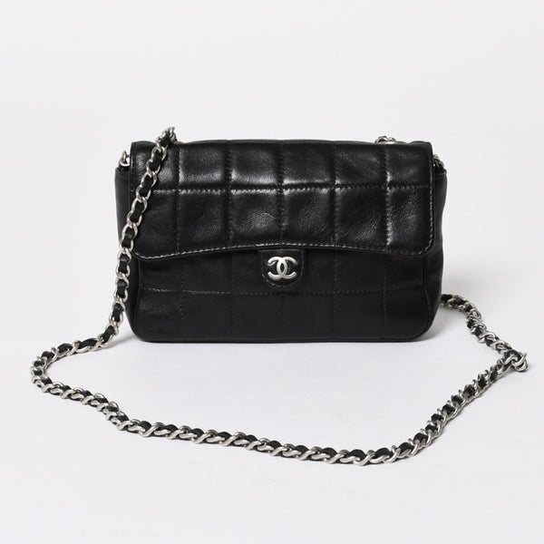 Very Good Condition CHANEL Chocolate Bar Chain Shoulder Bag A2000 6th Series Coco Mark Lambskin Black Silver Hardware Used 4a008248