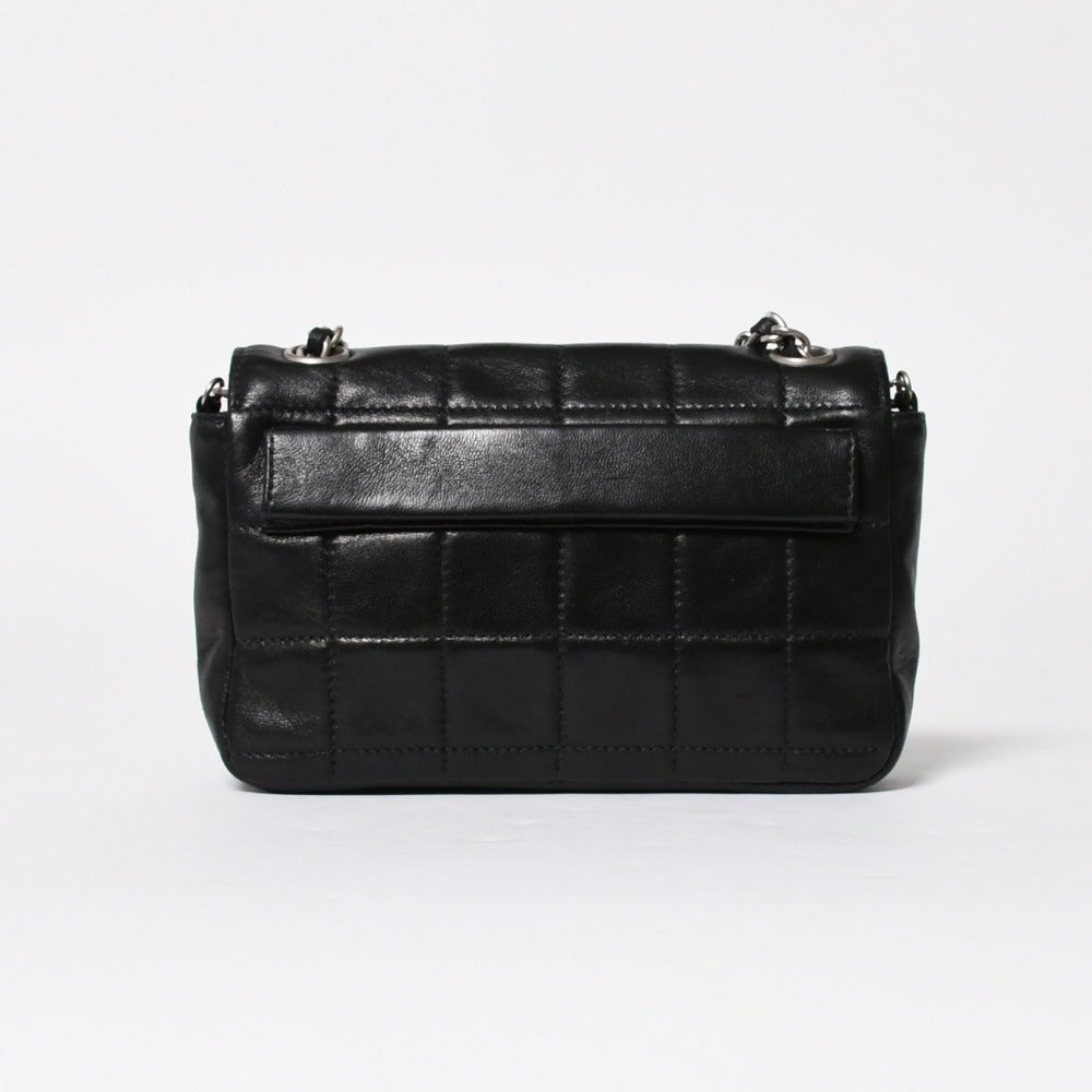 Very Good Condition CHANEL Chocolate Bar Chain Shoulder Bag A2000 6th Series Coco Mark Lambskin Black Silver Hardware Used 4a008248