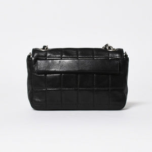 Very Good Condition CHANEL Chocolate Bar Chain Shoulder Bag A2000 6th Series Coco Mark Lambskin Black Silver Hardware Used 4a008248