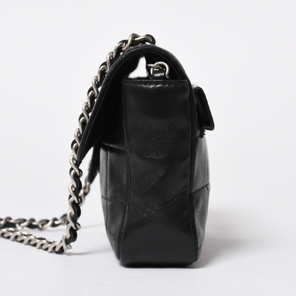 Very Good Condition CHANEL Chocolate Bar Chain Shoulder Bag A2000 6th Series Coco Mark Lambskin Black Silver Hardware Used 4a008248